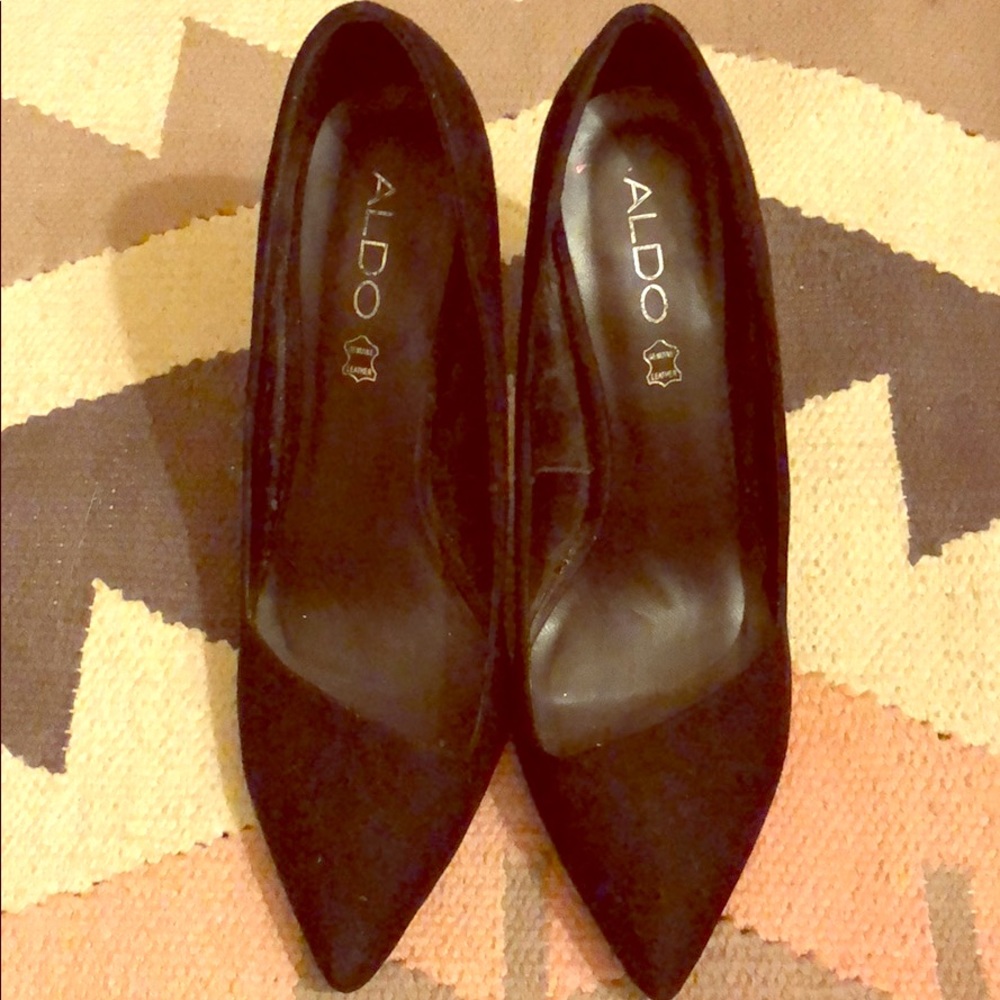 ALDO black suede black pumps. Size 7